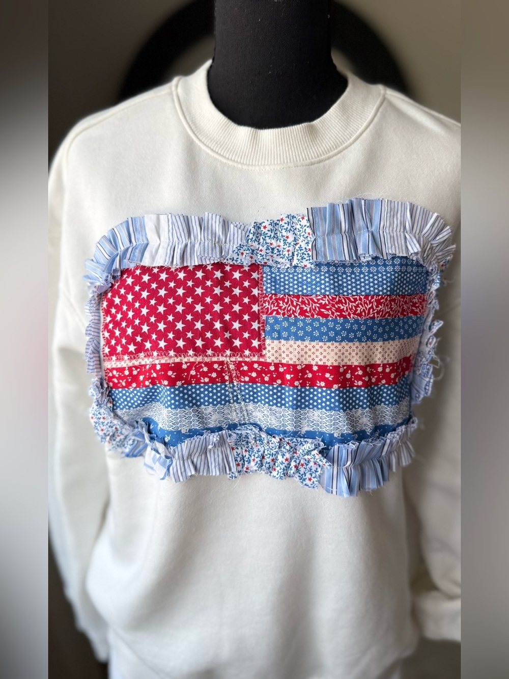 H&M Cream Sweatshirt Red & Blue Patchwork Flag Women’s M/L